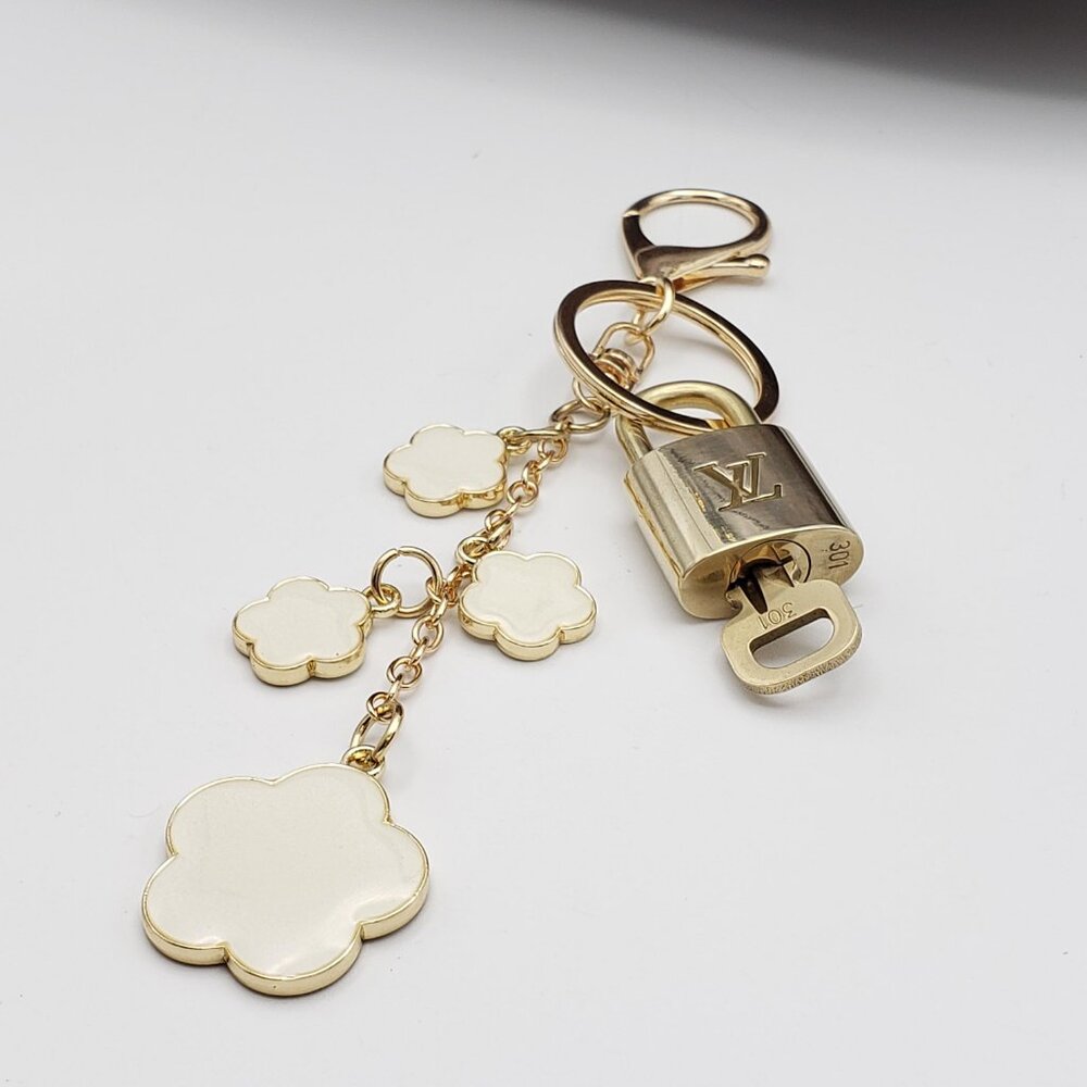 Louis Vuitton Gold Lock & Key 🔑 Authentic LV Unbranded Flower Keychain Charm - Picture 9 of 16